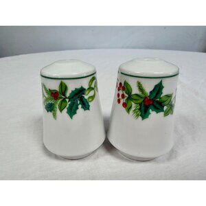 Alco‎ Industries Holly and Berry Porcelain Christmas Salt And Pepper Shakers Vtg